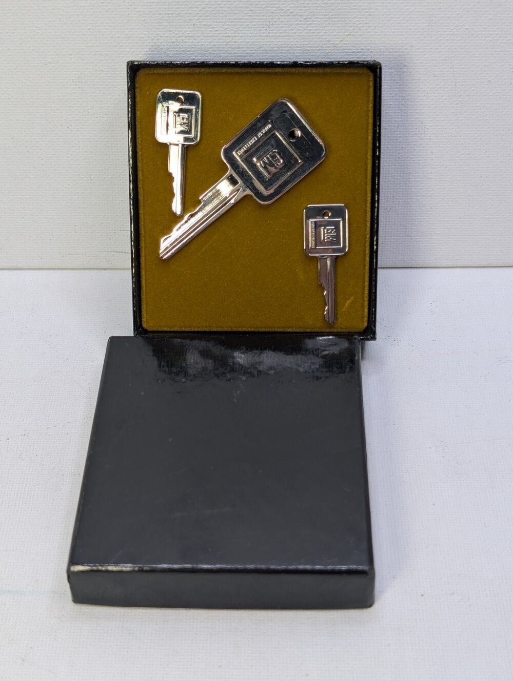 Vintage GM General Motors Key Cufflinks & Tie Clip Set Silver Tone Boxed